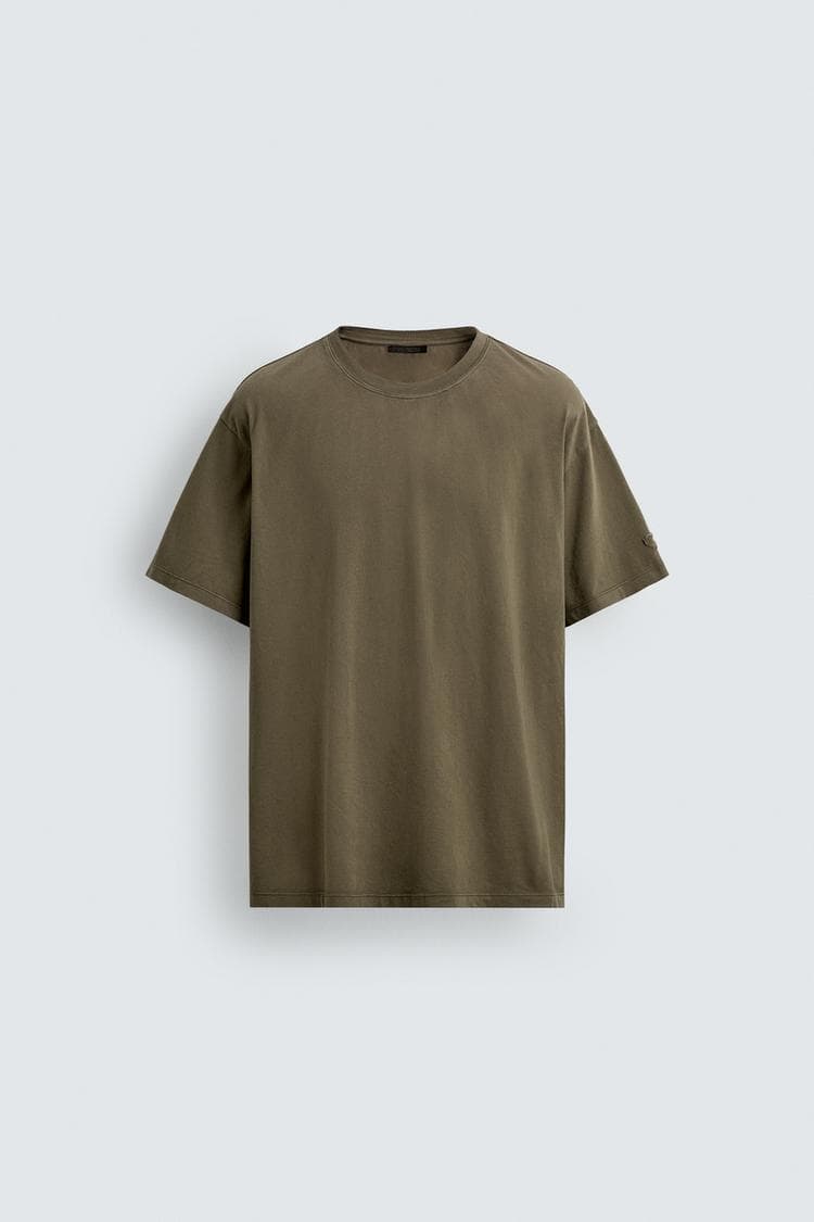 T-SHIRT BORDADA COM CORAÇÃO