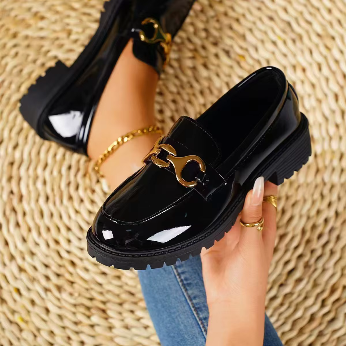 Preço de Fábrica Sapatos Loafers Femininos de Solado Grosso Estilo Britânico em PU Sapatos Pretos de Salto Alto